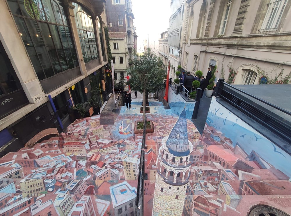 Galata Kulesi merdivenlere resmedildi - 1