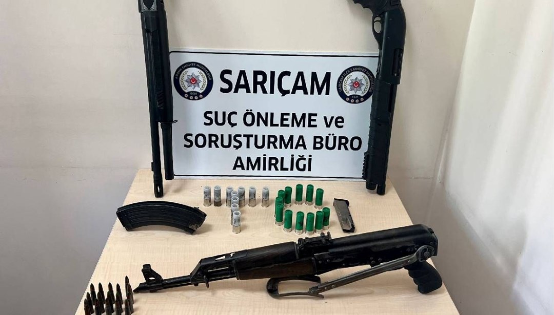 Adana'da evde kalaşnikof ve pompalı tüfek ele geçirildi