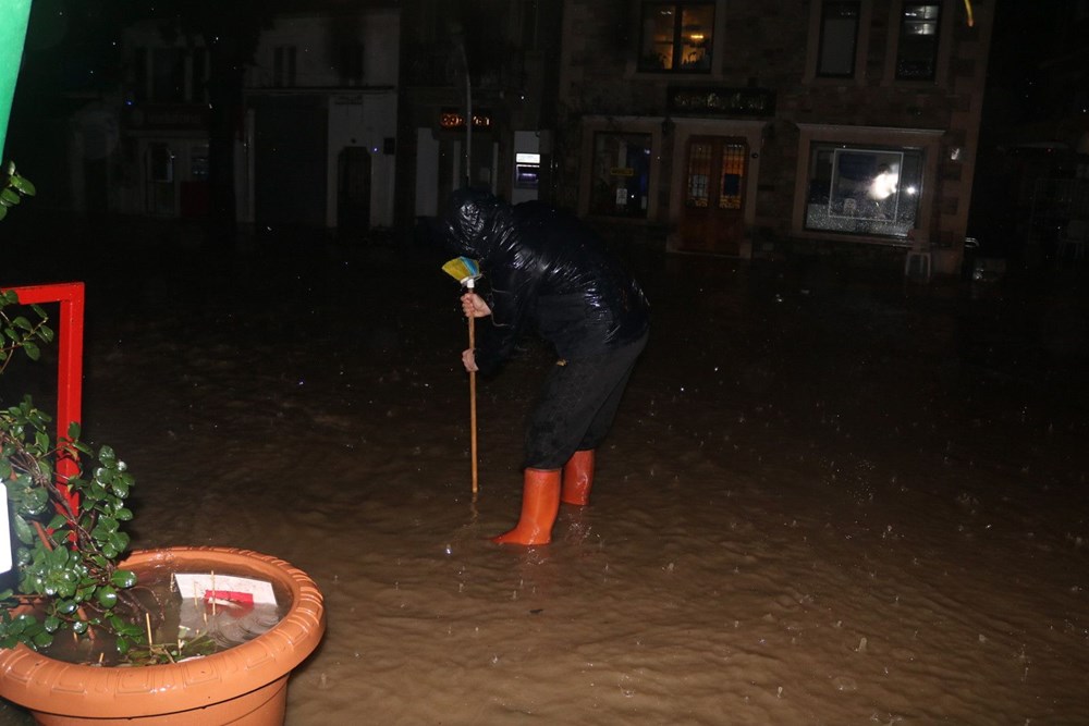 İzmir’i sel vurdu:1 kişi hayatını kaybetti - 5