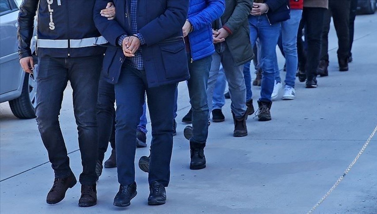 İzmir'de 'gaybubet evleri'ne eş zamanlı operasyon