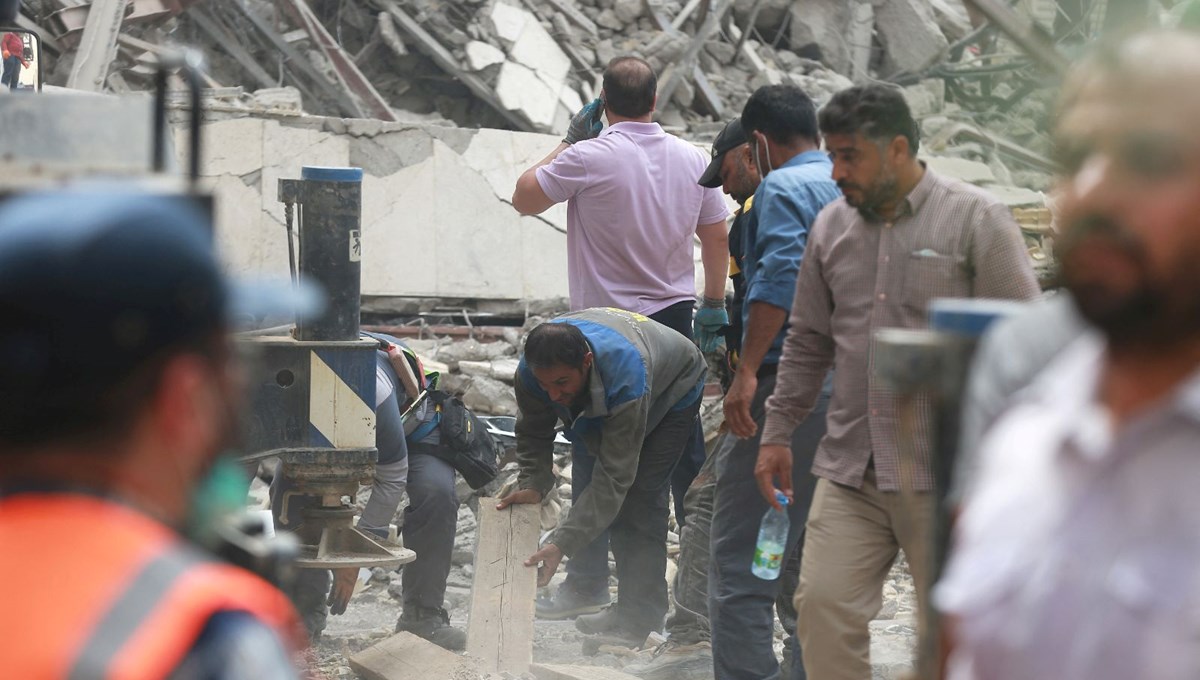 İran'da çöken binada ölü sayısı 14'e yükseldi