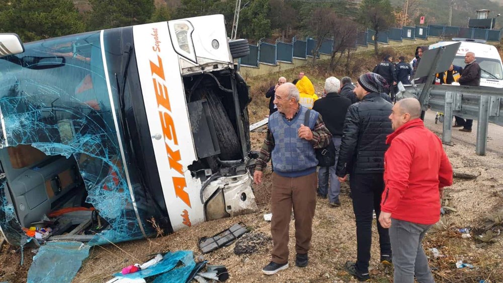 Isparta'da yolcu otobüsü devrildi: Çok sayıda yaralı var - 3