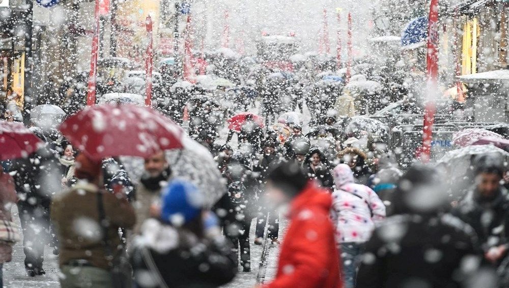 İstanbul'da beklenen kar fırtınası başladı: Üç gün boyunca sürecek