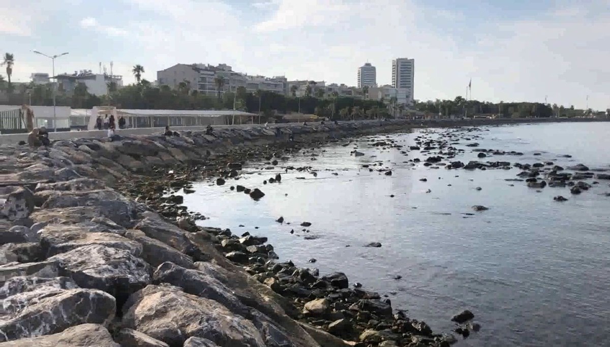 İskenderun'da da deniz çekildi İskenderun'da da deniz çekildi