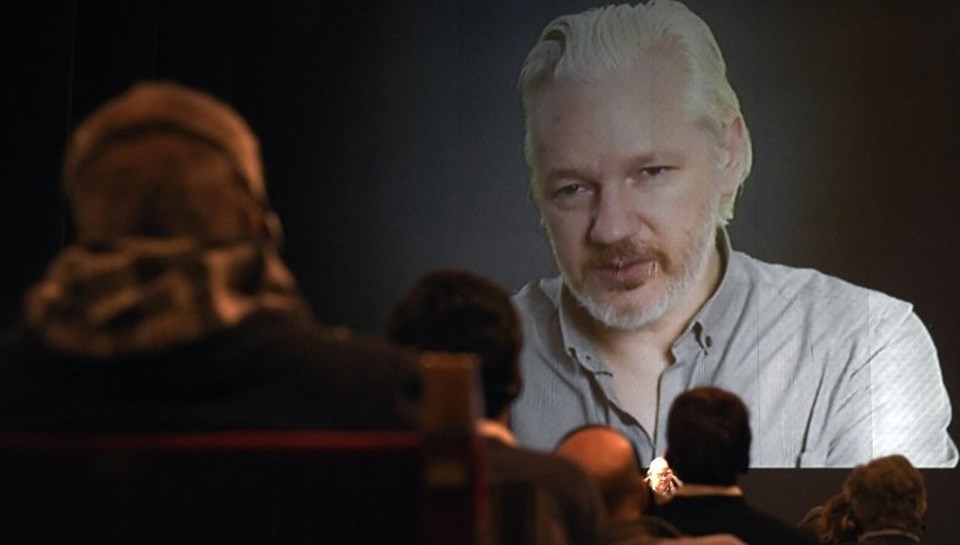 Assange 3 yıl sonra polis ablukası kaldırıldı - 1