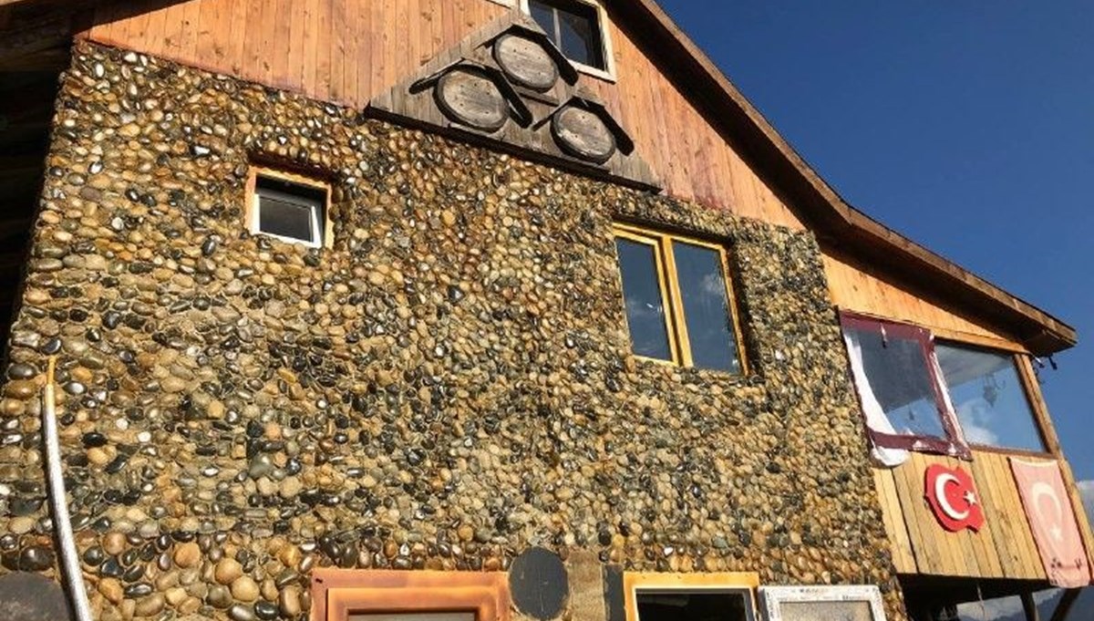 Evinin dış cephe mantolaması için 8 bin lira istenince mantolamayı kendi yöntemiyle yaptı