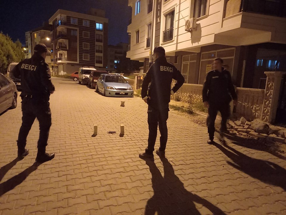 Manisa'da evinin önünde silahlı saldırıya uğrayan kadın yaralandı - 1