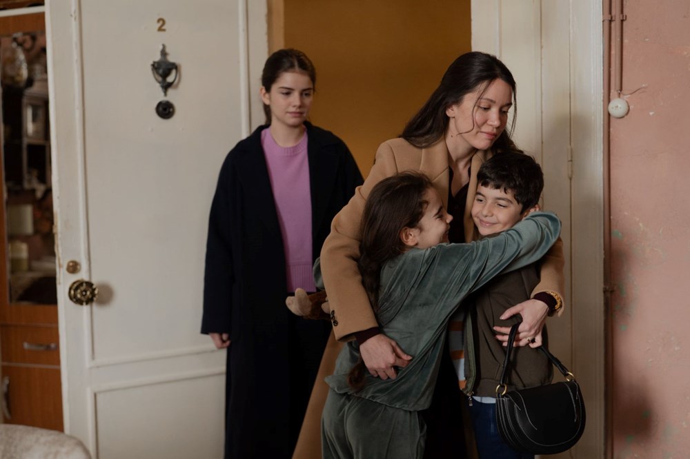 Sahipsizler'de Azize Şoku: Devran'ı Sarsacak Gerçek! 74 RYK61ZTwk0 tLUaQG9Mf A