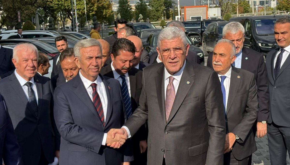 İYİ Parti lideri Dervişoğlu'ndan Yavaş'a ziyaret İYİ Parti lideri Dervişoğlu'ndan Yavaş'a ziyaret