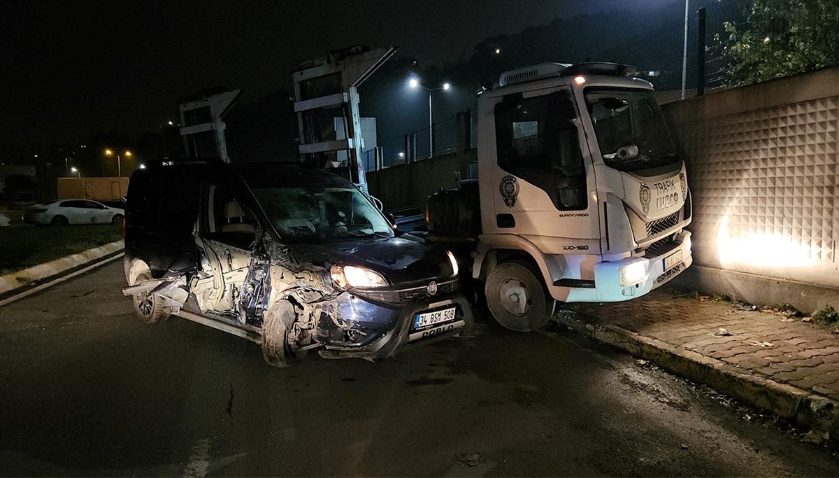 Kaza yaptı, aracını bırakıp kaçtı Kaza yaptı, aracını bırakıp kaçtı