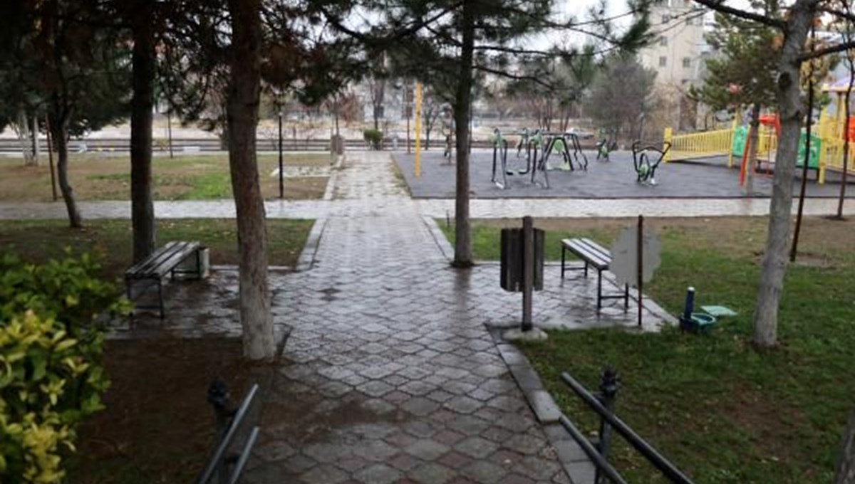 Burdur'da parkta sigara istediği Çinliyi bıçakladı