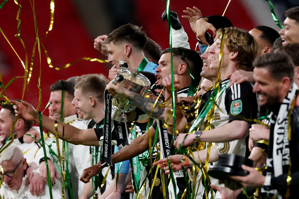 70 Yıllık Hasret Bitti: Şampiyonluk Coşkusu Sokakları Titretti 75