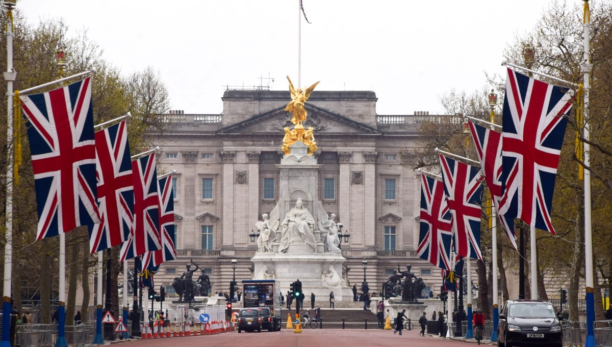 Buckingham Sarayı, Dünya Saati için 1 saat ışıklarını kapatacak
