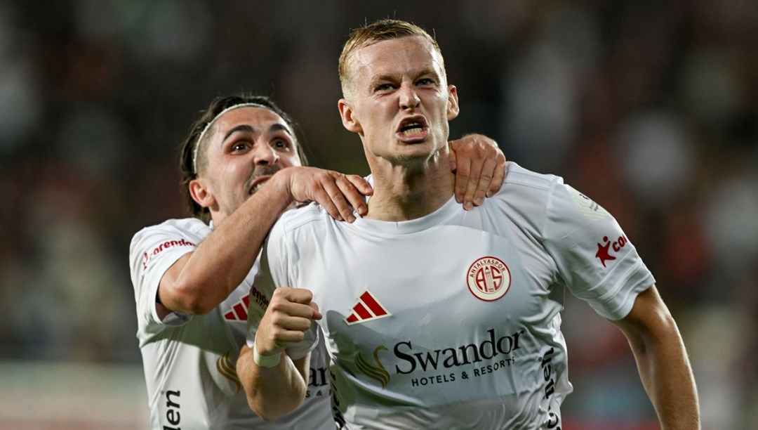 Antalyaspor, Süper Lig'de 1200 gole ulaştı: Nikola Storm tarihe geçti