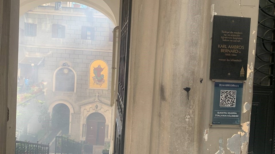 İstiklal Caddesi'nde yangın - 1