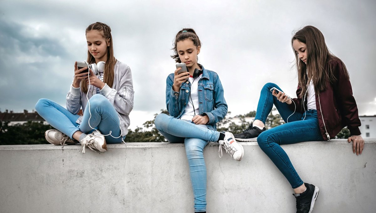 İspanya'da 16 yaş altına cep telefonu yasağı gündemde İspanya'da 16 yaş altına cep telefonu yasağı gündemde