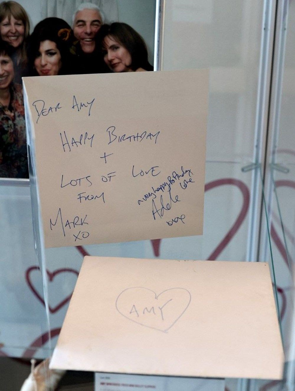 Amy Winehouse'un son konserinde giydiği elbiseye rekor fiyat - 12