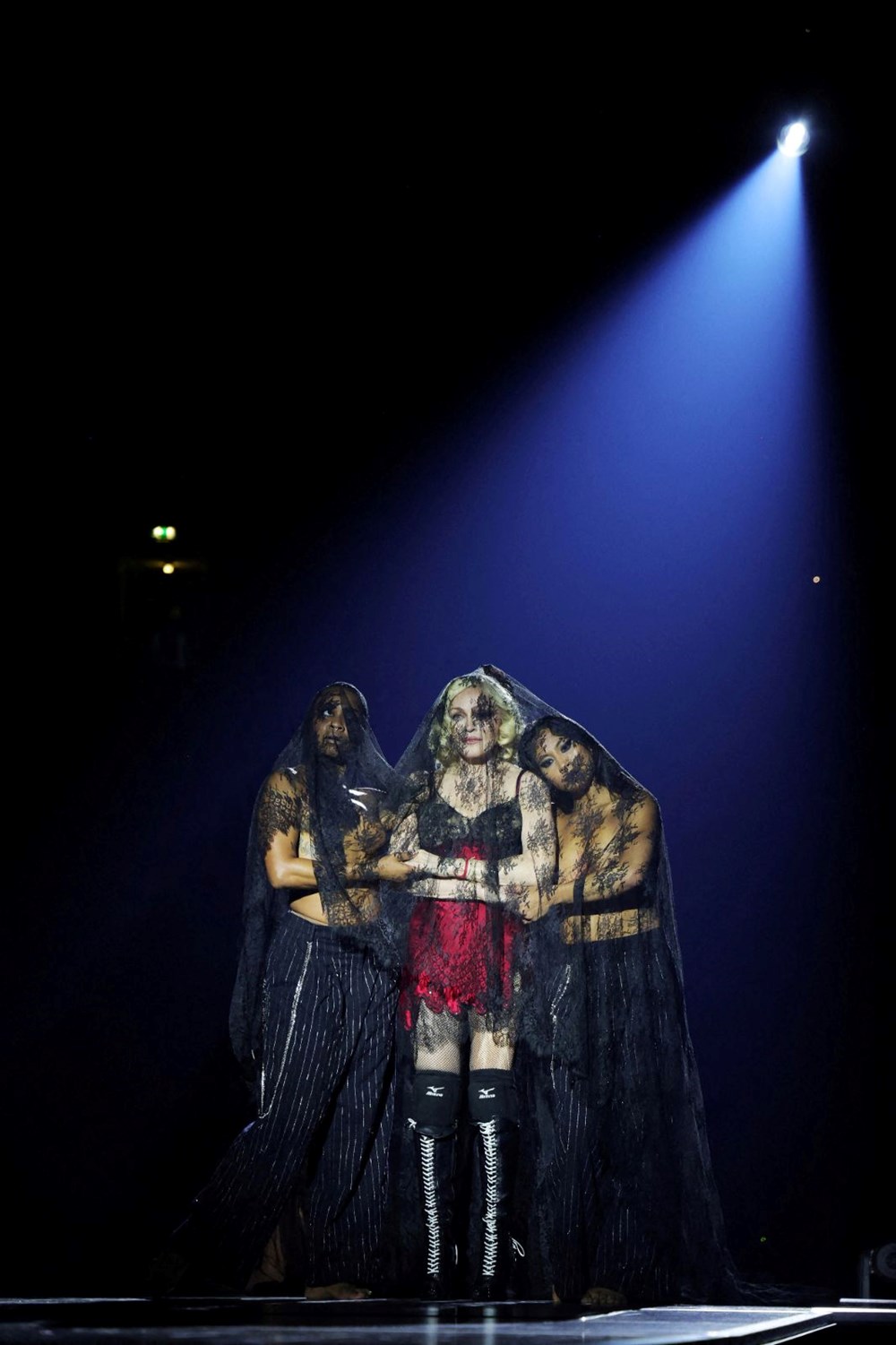 Madonna ertelenen dünya turnesine başladı: Çocuklarım daima beni kurtarıyor - 3