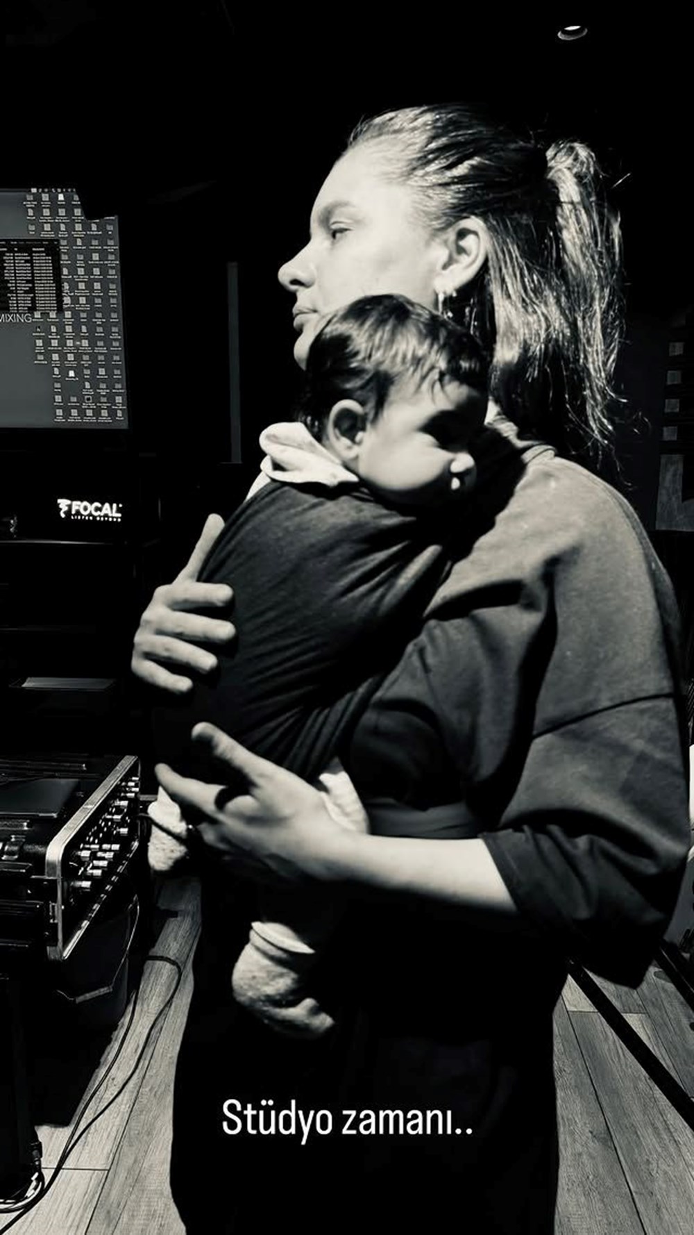 Atiye'den Minik Misafiriyle Stüdyo Hatırası 76 Radhober6Eqz7ARbZtVsCA