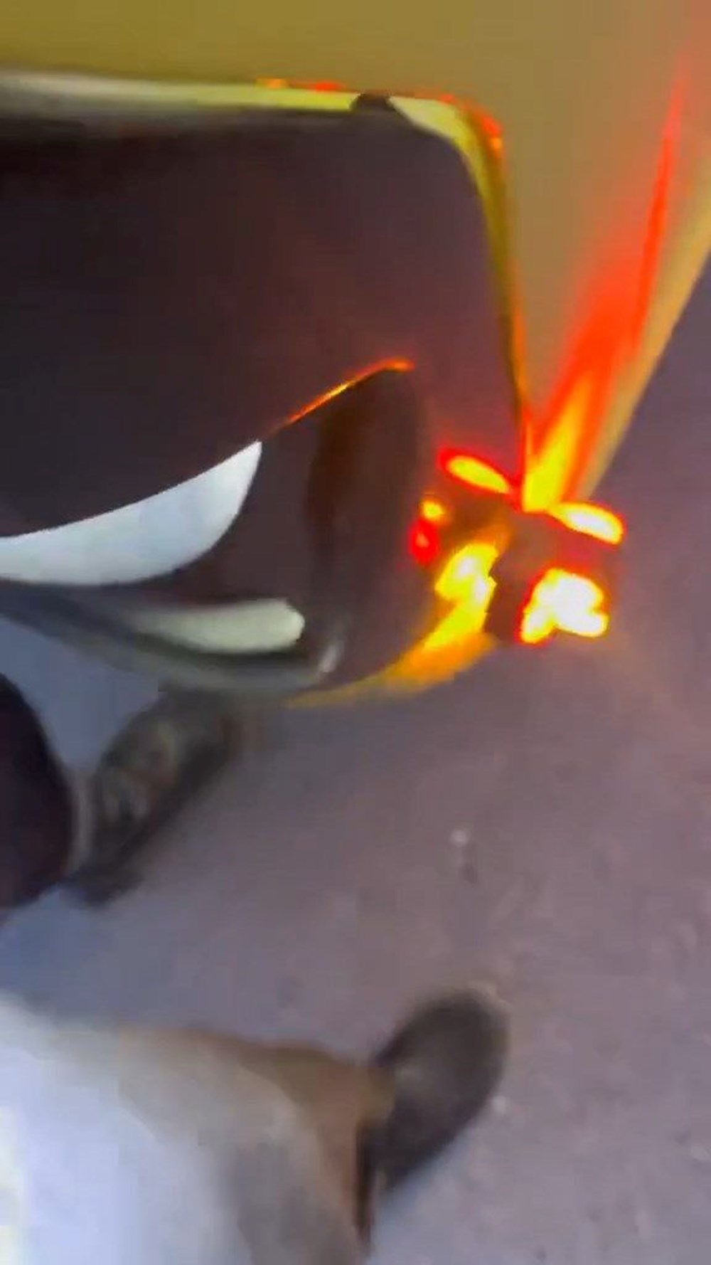 İETT şoförü, çarptığı aracın sürücüsünü ezmeye çalıştı - 3