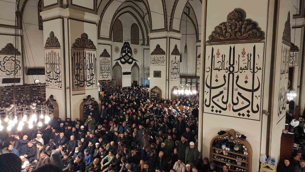 Adım adım bayram namazı kılınışı: Bayram namazı nasıl kılınır? Kurban Bayramı namazı kaç rekat? - 6