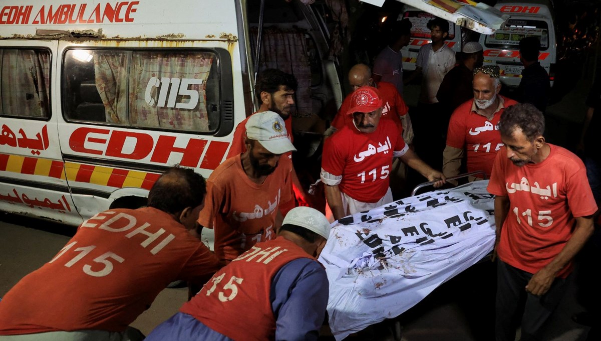 Pakistan'da silahlı saldırı: Etnik kökenleri sorulan 23 kişi öldürüldü Pakistan'da silahlı saldırı: Etnik kökenleri sorulan 23 kişi öldürüldü