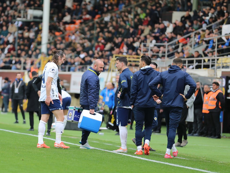 Fenerbahçe'de bir stoper sakatlığı daha: Çağlar Söyüncü devam edemedi - 1