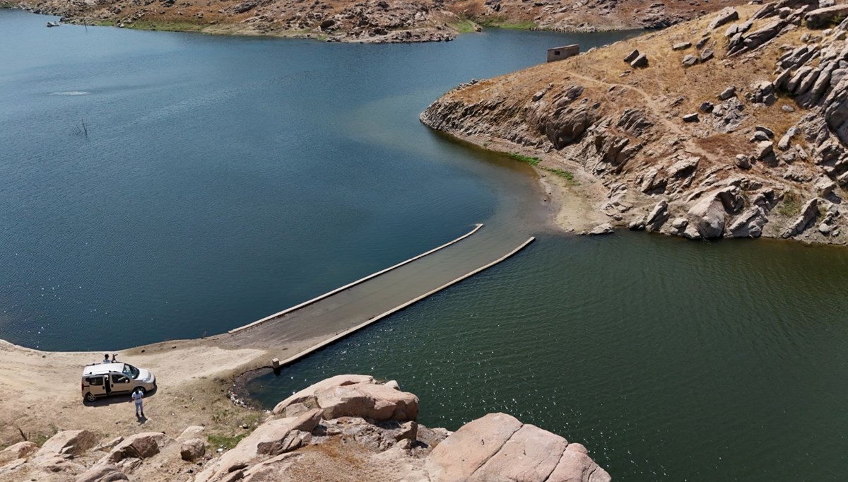 Su altındaki Çağlayan Köprüsü ortaya çıktı