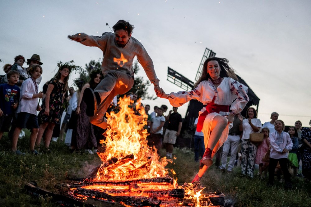 Ukrayna'da "Ivan Kupala" kutlamaları renkli görüntülere sahne oldu - 1