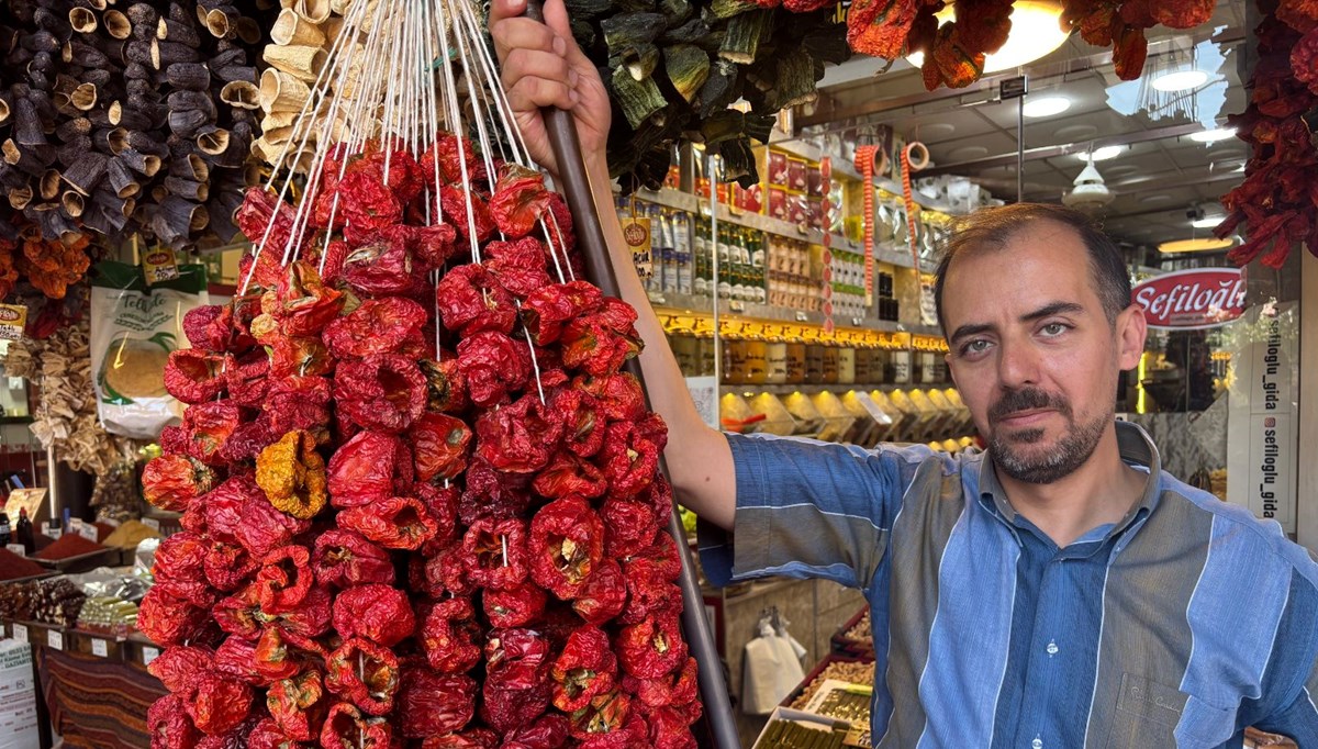 Yeni mahsul kurutmalıklar tezgahlarda: Patlıcanın ipi 200 lira