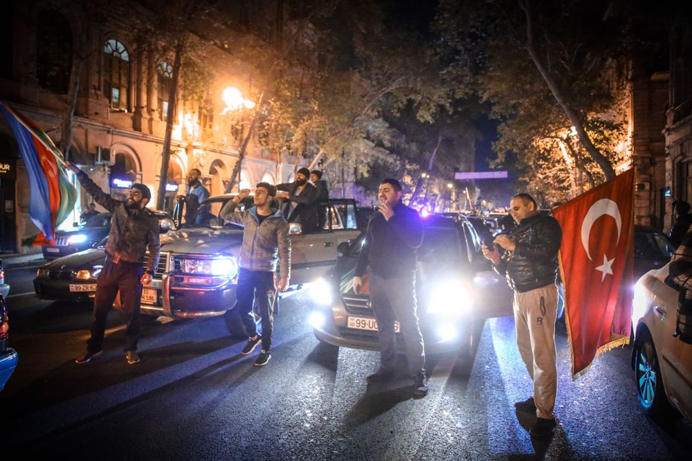 Azerbaycanlılar, Dağlık Karabağ'da varılan anlaşmayı coşkuyla kutluyor - 27