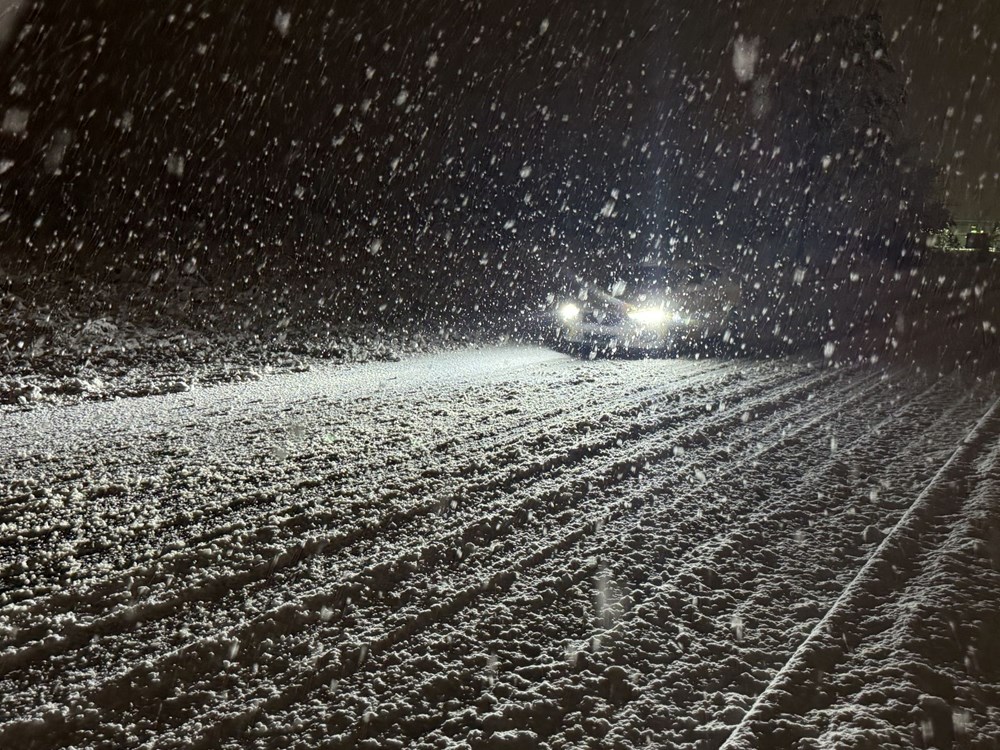 Yoğun kar ve buzlanma etkisi: Bolu'da trafik kazaları yolu tıkadı - 11