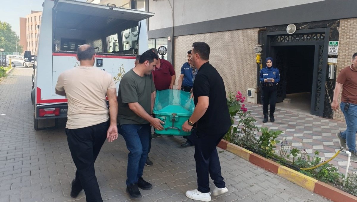 Emekli aile hekimi evinde ölü bulundu Emekli aile hekimi evinde ölü bulundu