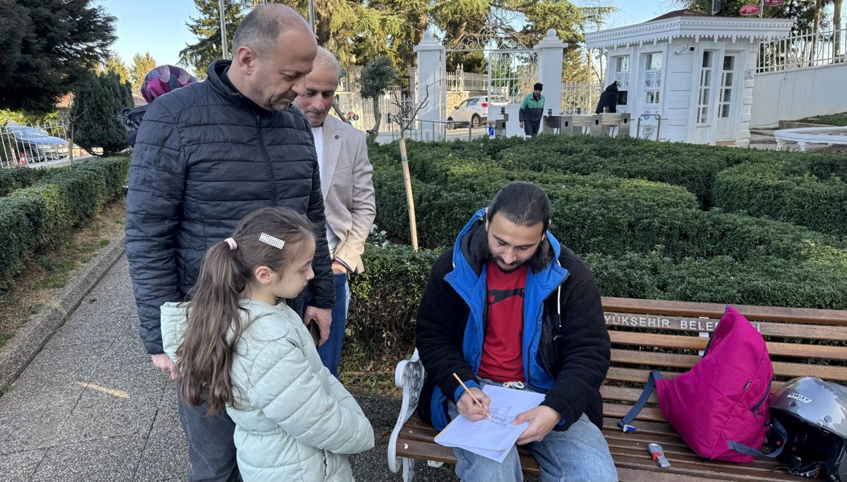 34 yaşında Anadolu'yu karış karış gezmeye başladı: Kara kalemle çiziyor