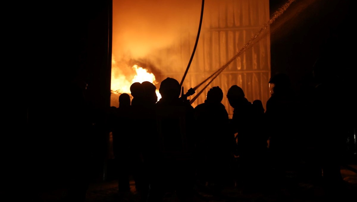 Samsun'da fabrika yangını: Alevler bitişikteki 2 tesise daha sıçradı