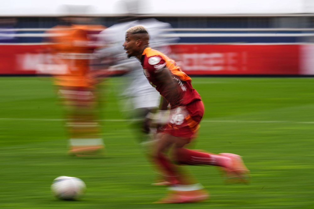 Galatasaray'ın yeni transferine ve Okan Buruk'a ağır eleştiri: