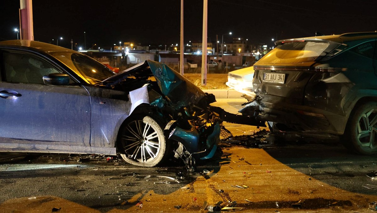 Antakya'da 2 otomobilin çarpıştığı kazada 1 kişi yaralandı