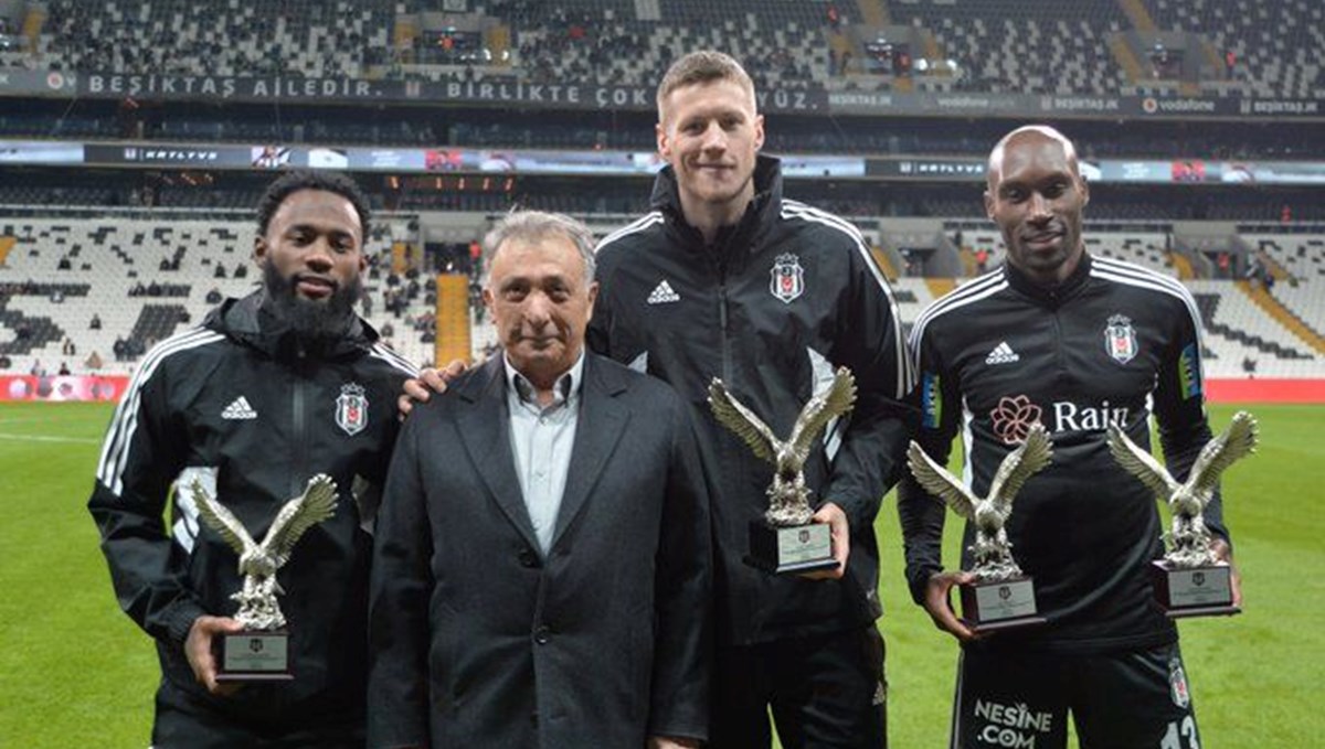 Beşiktaş’ta Josef de Souza’nın ardından Atiba Hutchinson ve Kevin N’Koudou ile yollar ayrılıyor