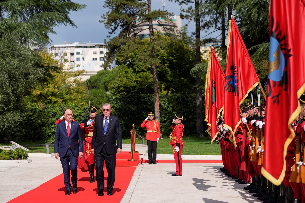 Erdoğan, Arnavutluk Cumhurbaşkanı Bayram Begay ile bir araya geldi. Erdoğan, Arnavutluk Cumhurbaşkanı Bayram Begay ile bir araya geldi.