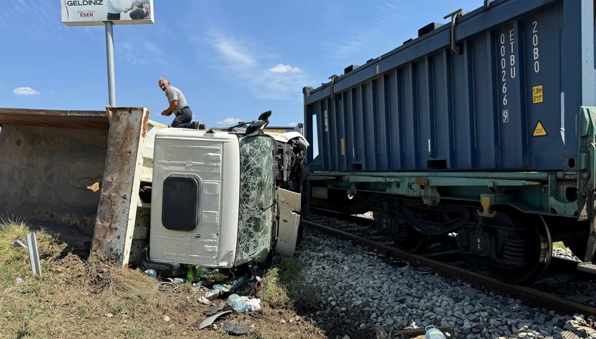 Çankırı'da yük treni ile hafriyat kamyonu çarpıştı: 1 ölü, 3 yaralı