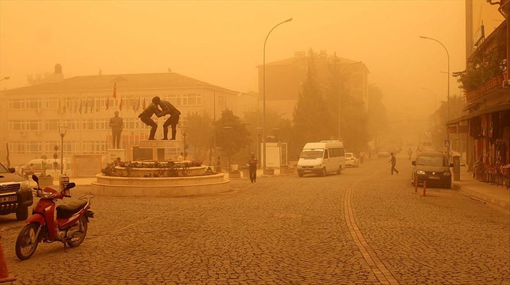Kırmızı
renkli çöl tozları geliyor: “Pazartesiden itibaren çok yoğun bir döneme
gireceğiz” - 3