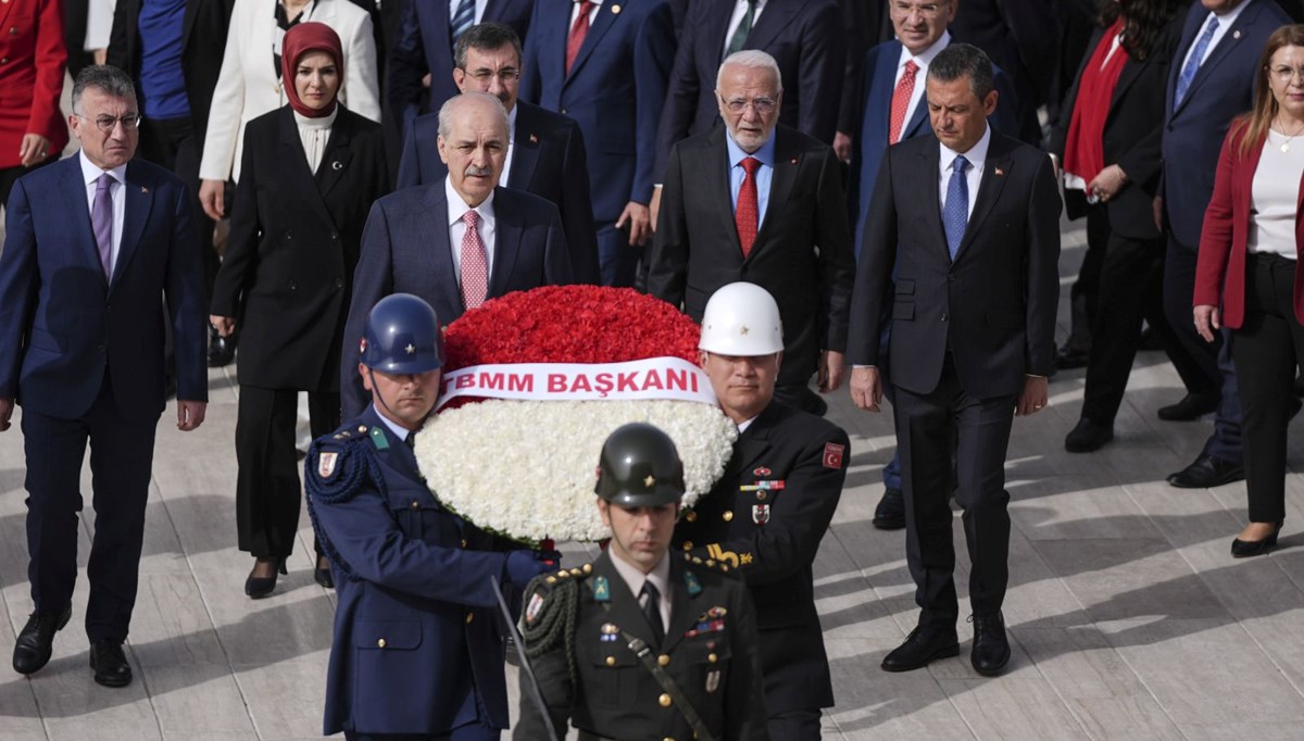 Devlet erkanı Anıtkabir'de