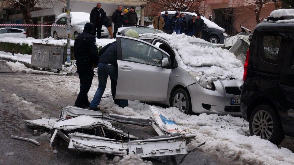 Kadıköy’de patlama: Araçlar ve iş yerleri zarar gördü - 2
