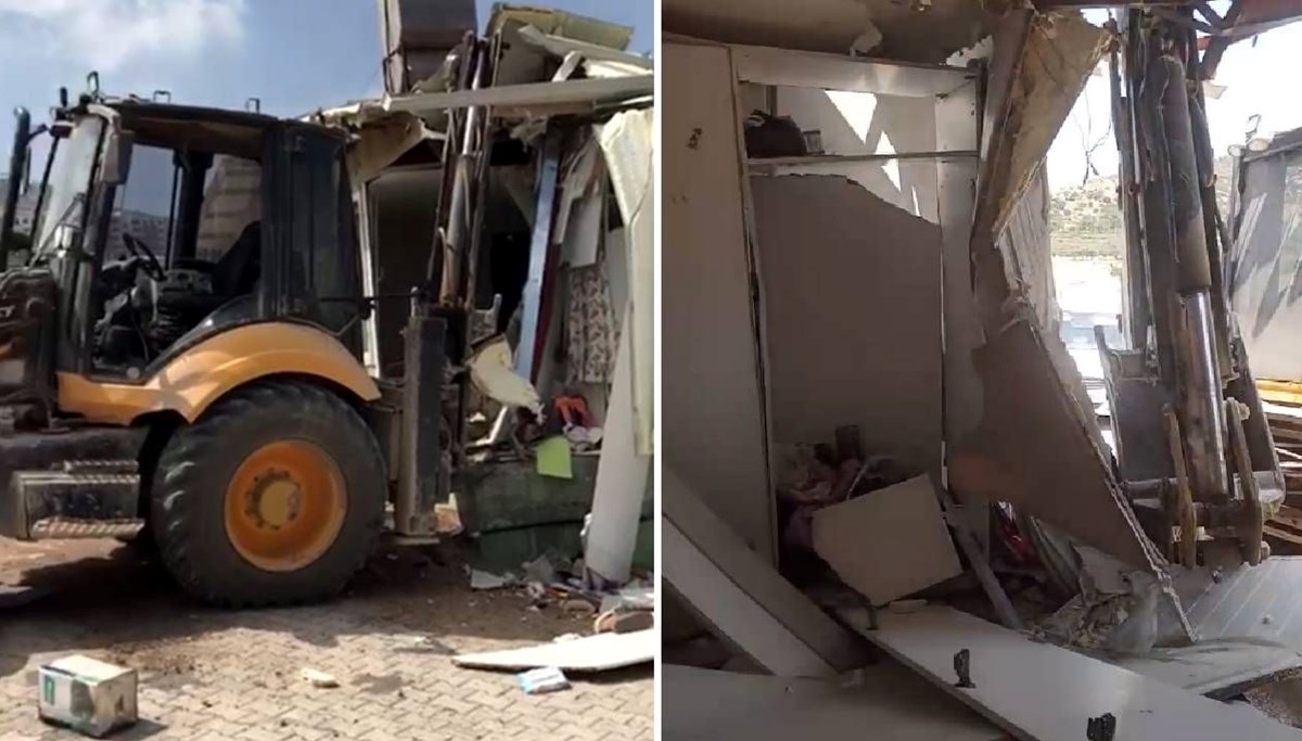 İş makinesinin çarptığı ev yıkıldı