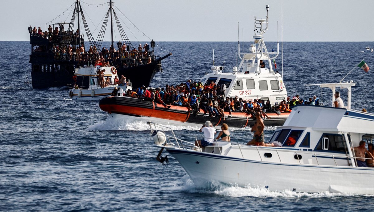 İtalya, göçmenleri kurtaran STK'lere mali destek verme kararı alan Almanya'ya tepkili İtalya, göçmenleri kurtaran STK'lere mali destek verme kararı alan Almanya'ya tepkili
