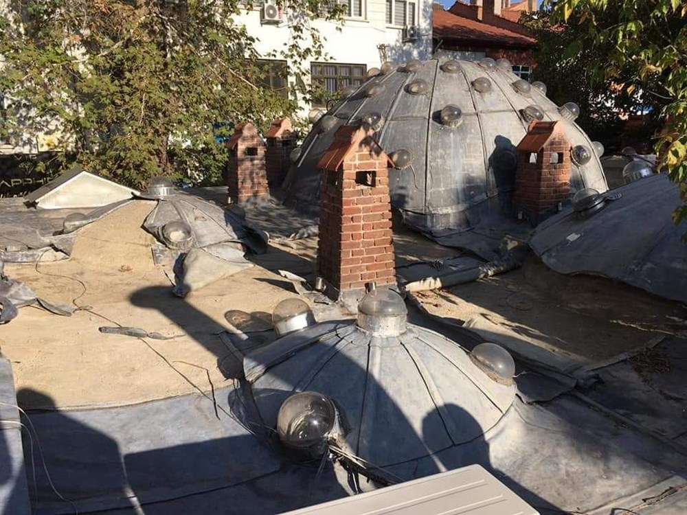 Tarihi Küçük Hamam’ın çatısındaki kurşunları çaldılar - 4