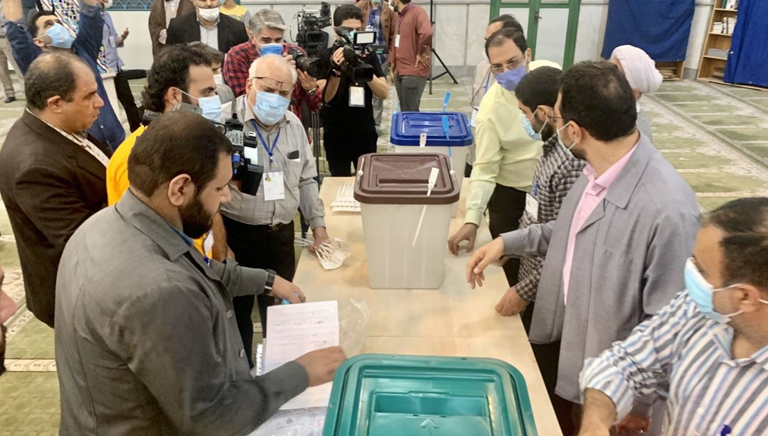 İran'da 13. Cumhurbaşkanlığı Seçimleri için oy verme işlemi başladı - Vimarsana News