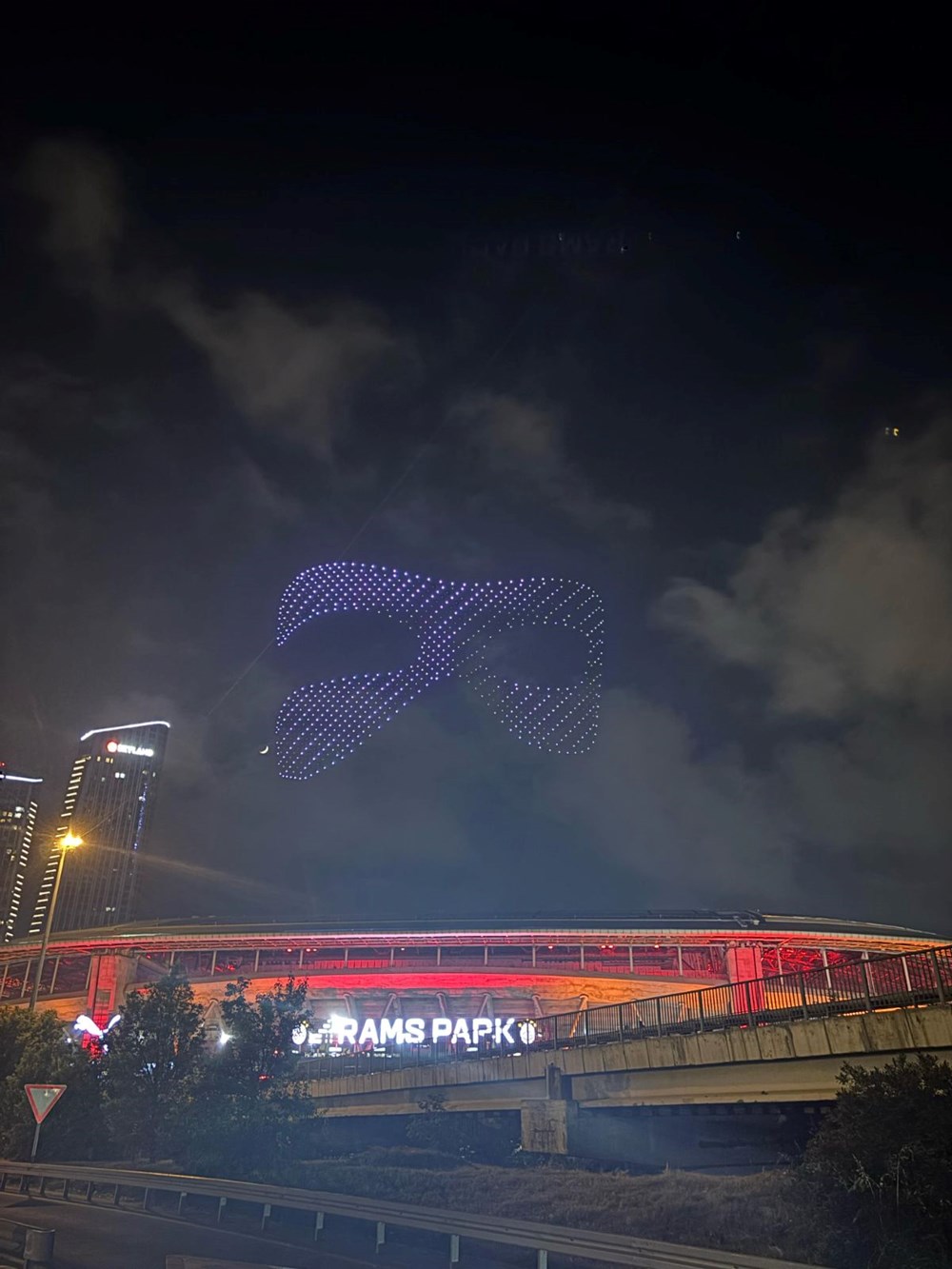 Galatasaray'dan maç sonu drone gösteri: Büyüleyici şov 76 RkcD b636UyU0JvG453TTg