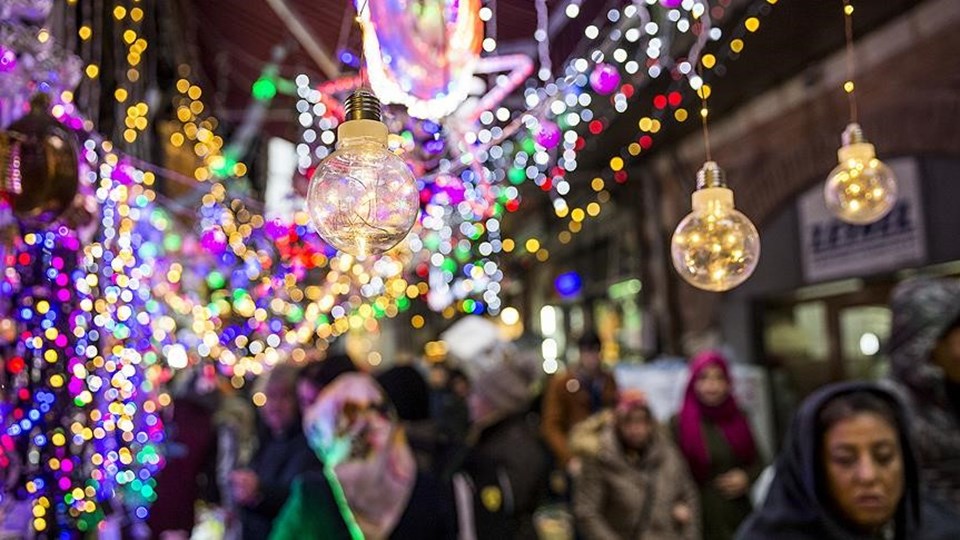 31 Aralık resmi tatil mi, yarım gün mü? 1 Ocak hangi güne denk geliyor? (2022-23 yılbaşı takvimi) - 1