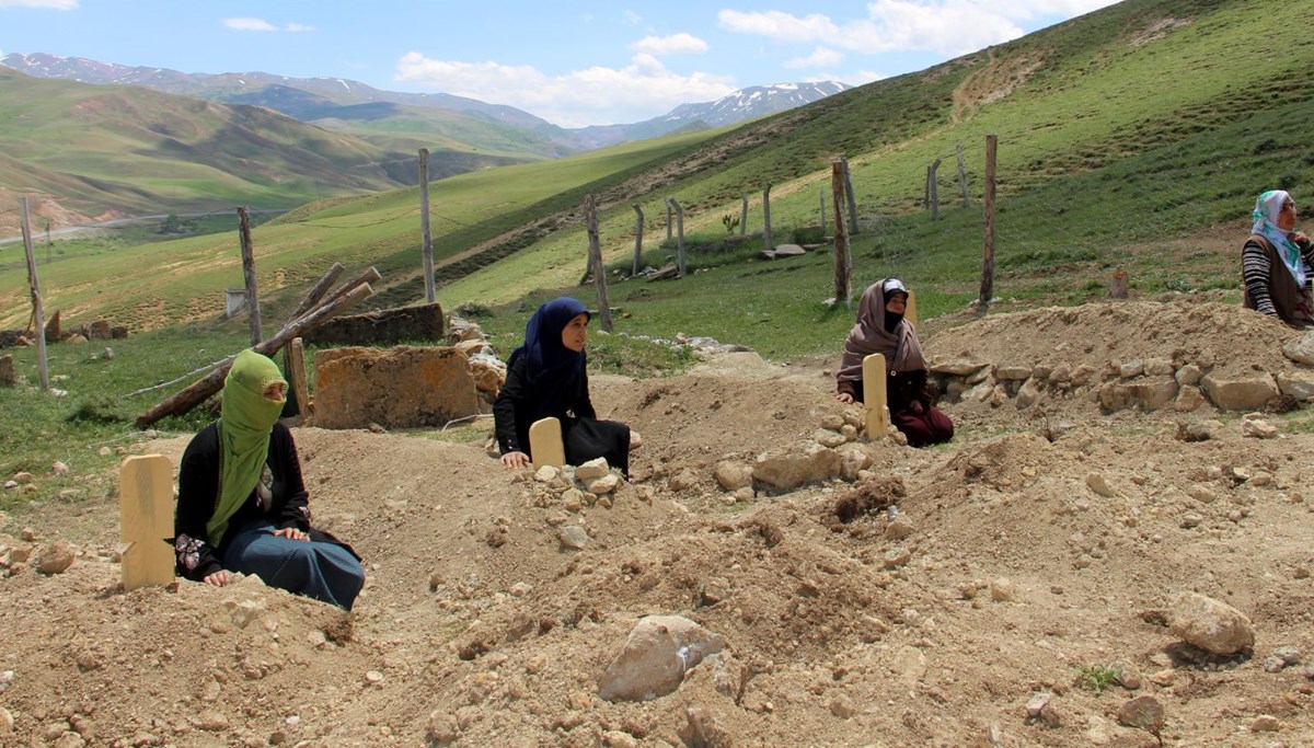 Atlar kavga etti, sahipleri birbirini vurdu: 5 ölü